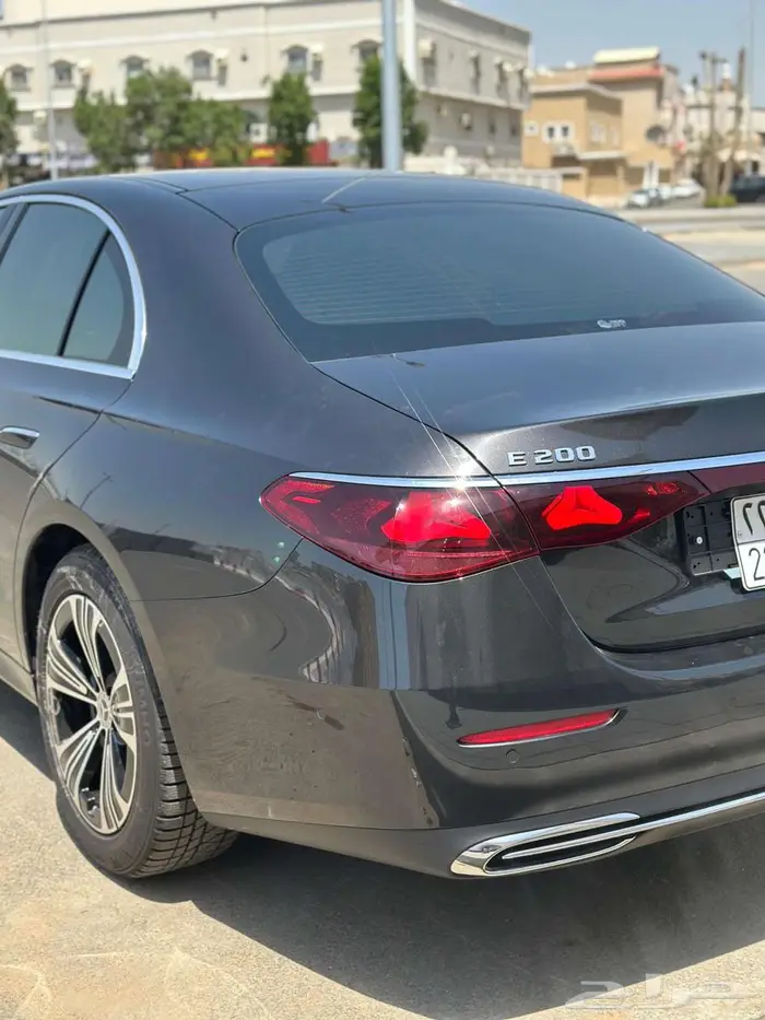 مرسيدس E200 10