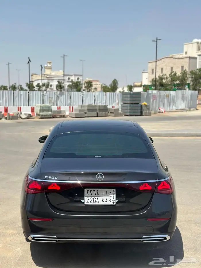 مرسيدس E200 9