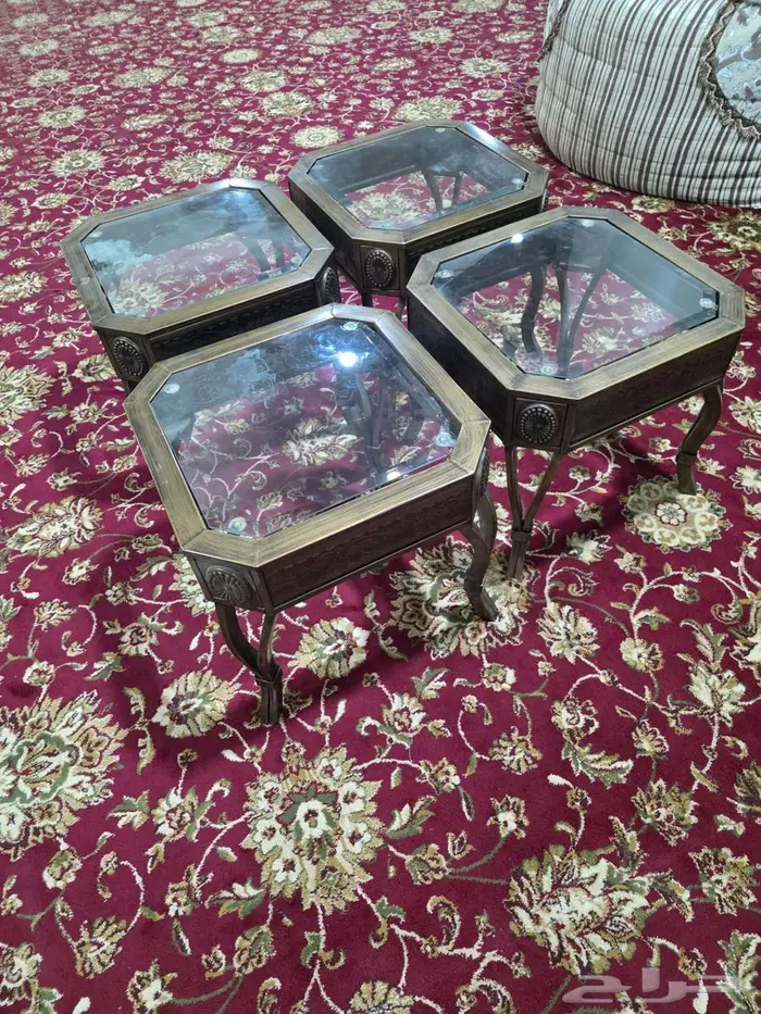 4 طاولات صغيرة ب 50 ريال فقط 0