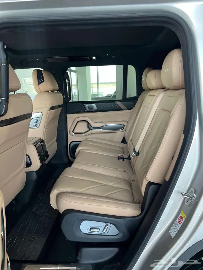 Leopard 8 flagship 2025 10
