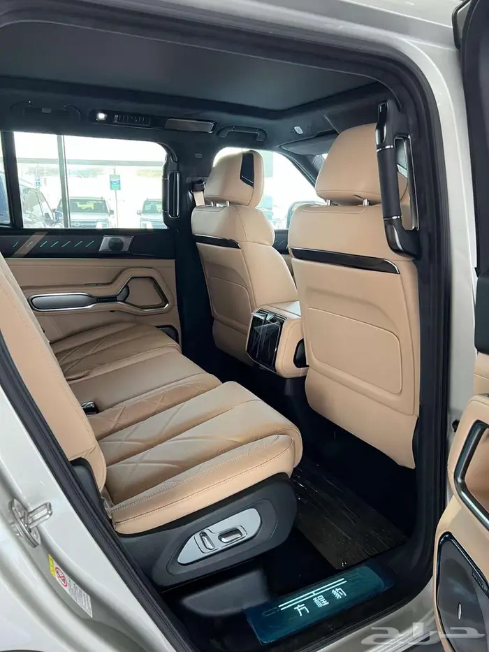 Leopard 8 flagship 2025 11
