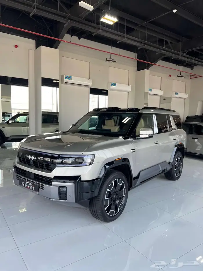 Leopard 8 flagship 2025 0