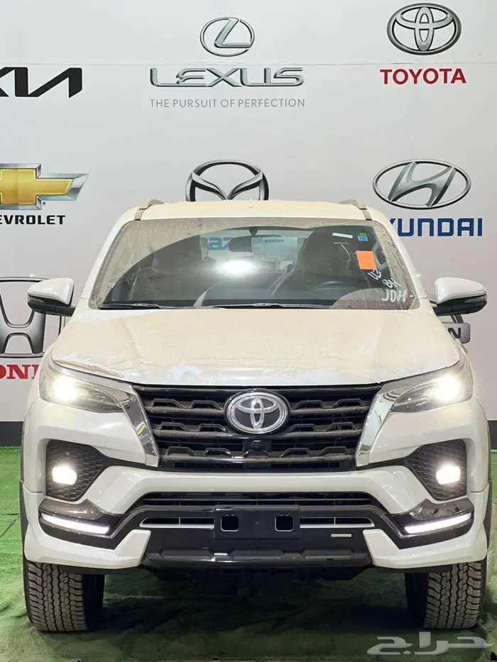 فورشنر بنزين 6سرندل VX1 2025 ويتوفر VX3 . 3