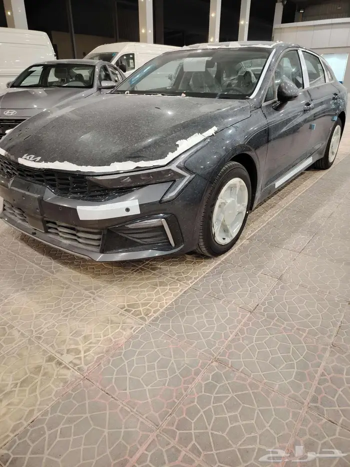 كيا K5 ستاندر مطور بصمة بانوراما لون اسود 2025 سعودي 4