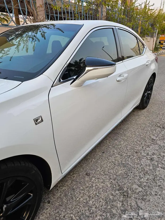 لكزس ES 350 اف سبورت 2023 وكالة 37