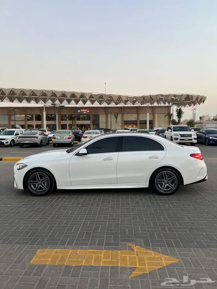 مرسيدس C200 2025 أصفار 3