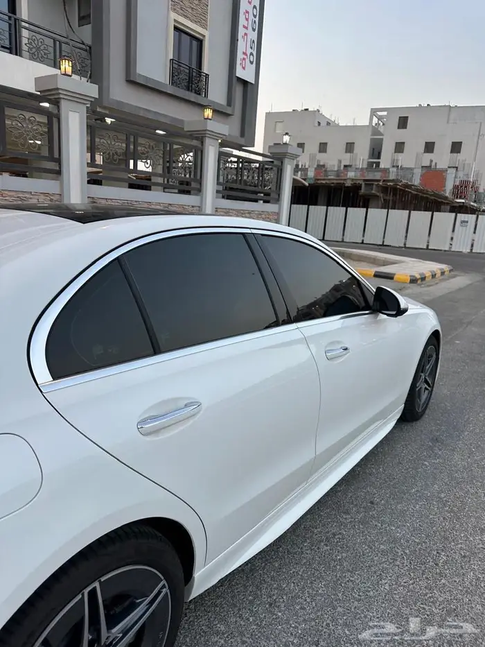 مرسيدس C200 2025 أصفار 8