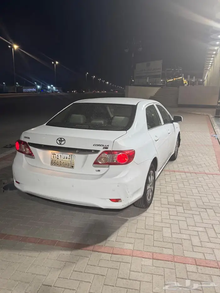 كورولا لون ابيض ممشى 300 الف موديل 2013 13