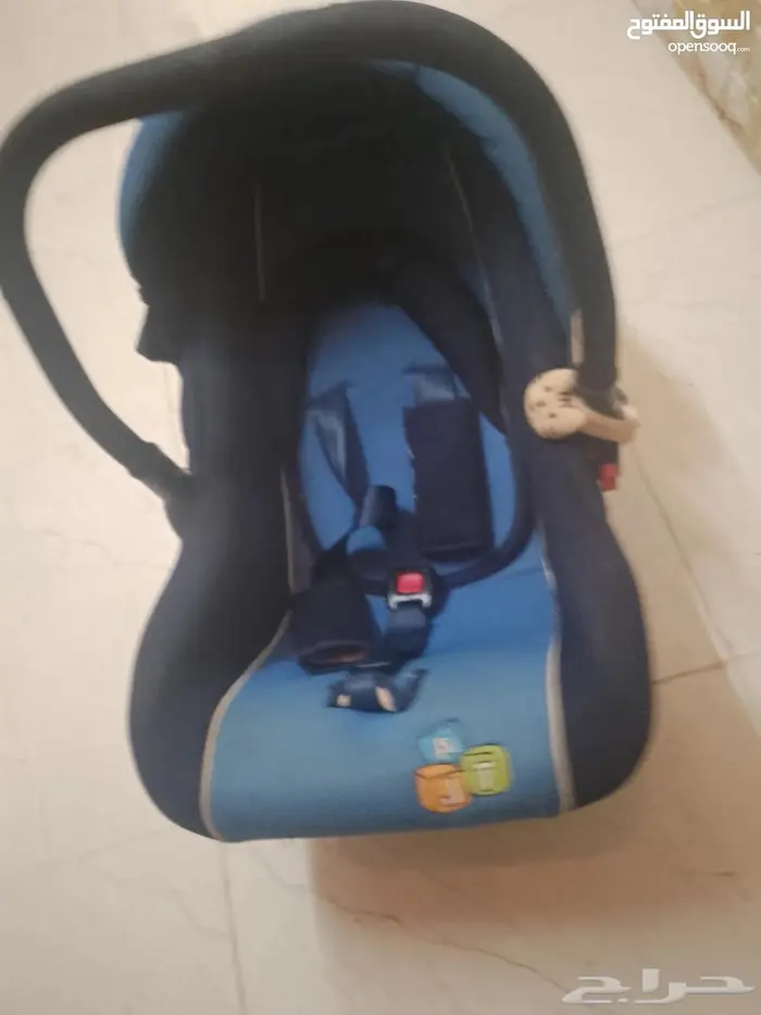مقاعد سيارة للأطفال وجلاسات بانواع مختلفه 0