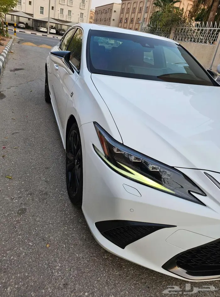لكزس ES 350 اف سبورت 2023 وكالة 16
