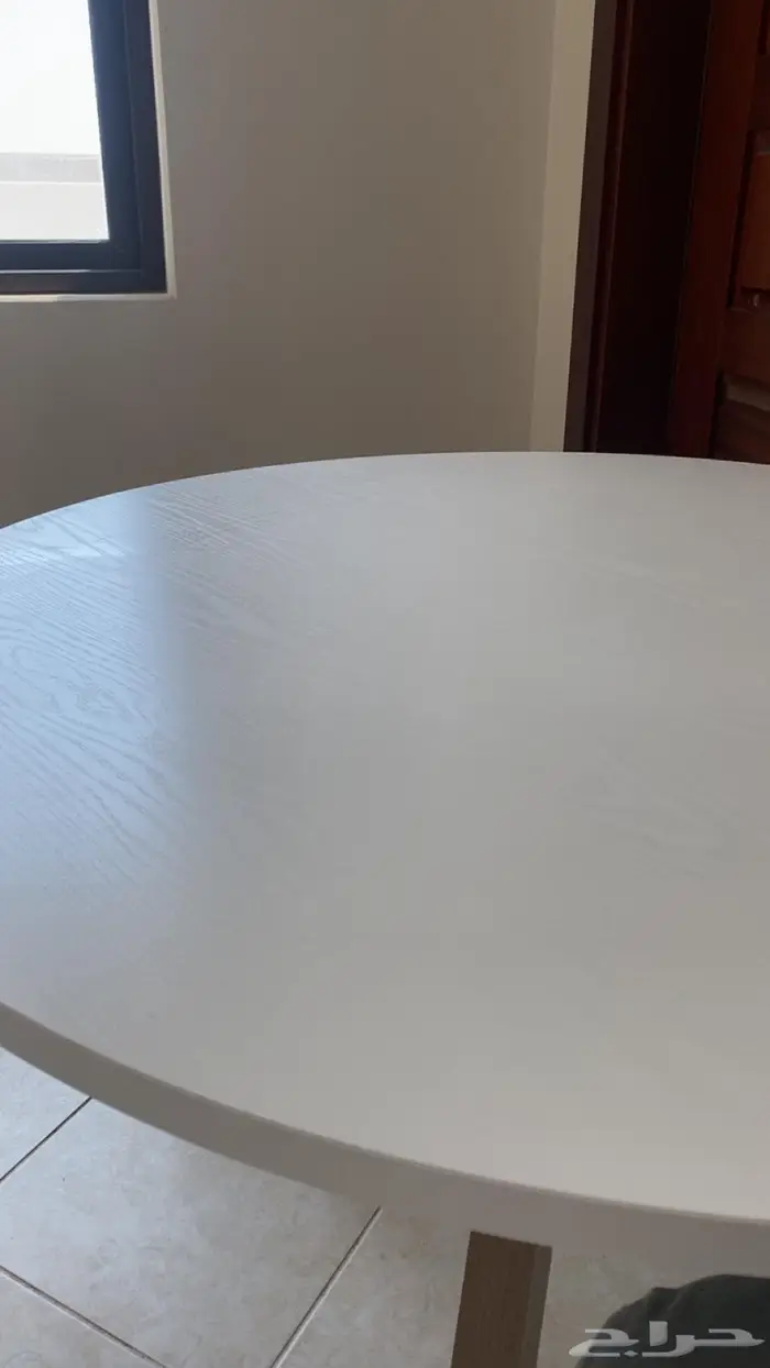 طاولة طعام دائرية أنيقة من هوم بوكس 6