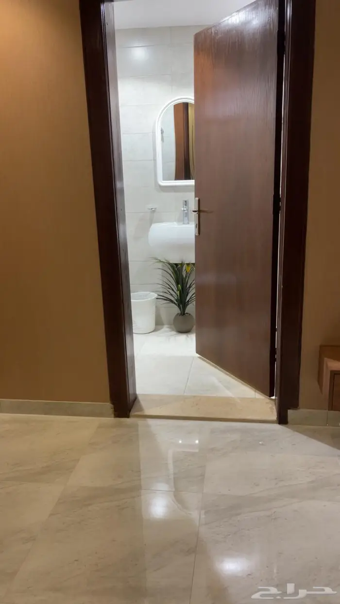 شقة فاخرة حي البديع خلف الراشد مول بالشهر 1