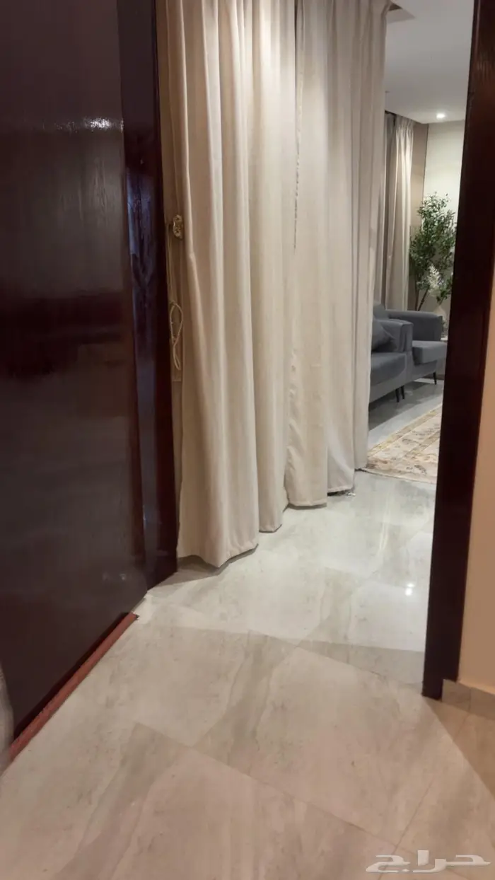 شقة فاخرة حي البديع خلف الراشد مول بالشهر 7