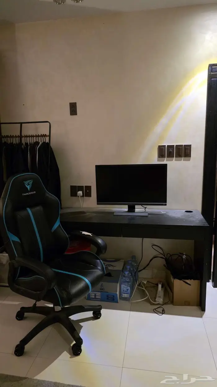 للبيع طاولة وكرسي قيمنق 0