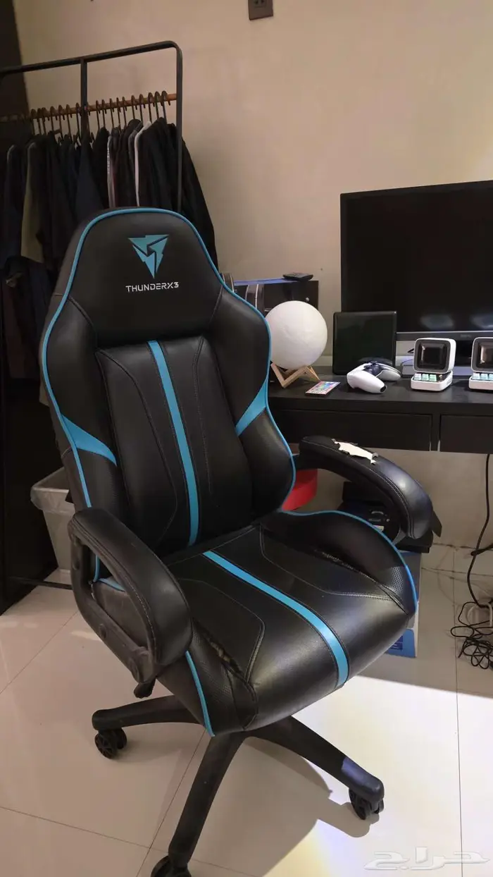 للبيع طاولة وكرسي قيمنق 1