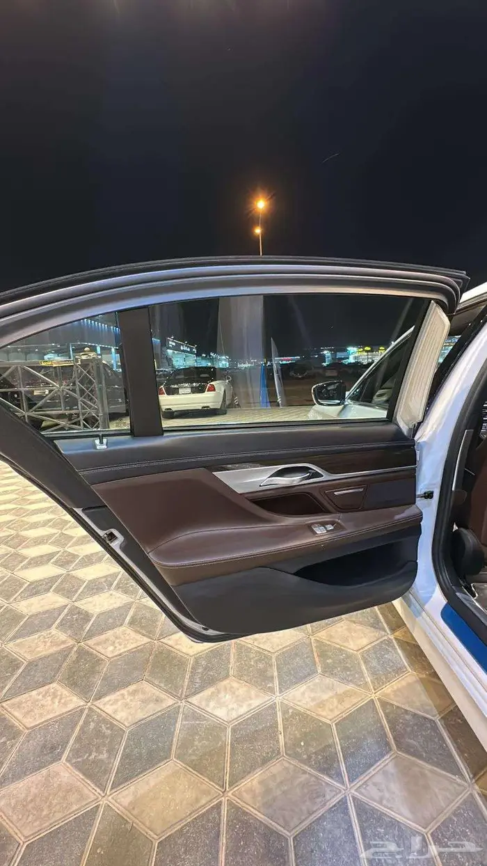 بى ام دبليو 2018 LI730 13