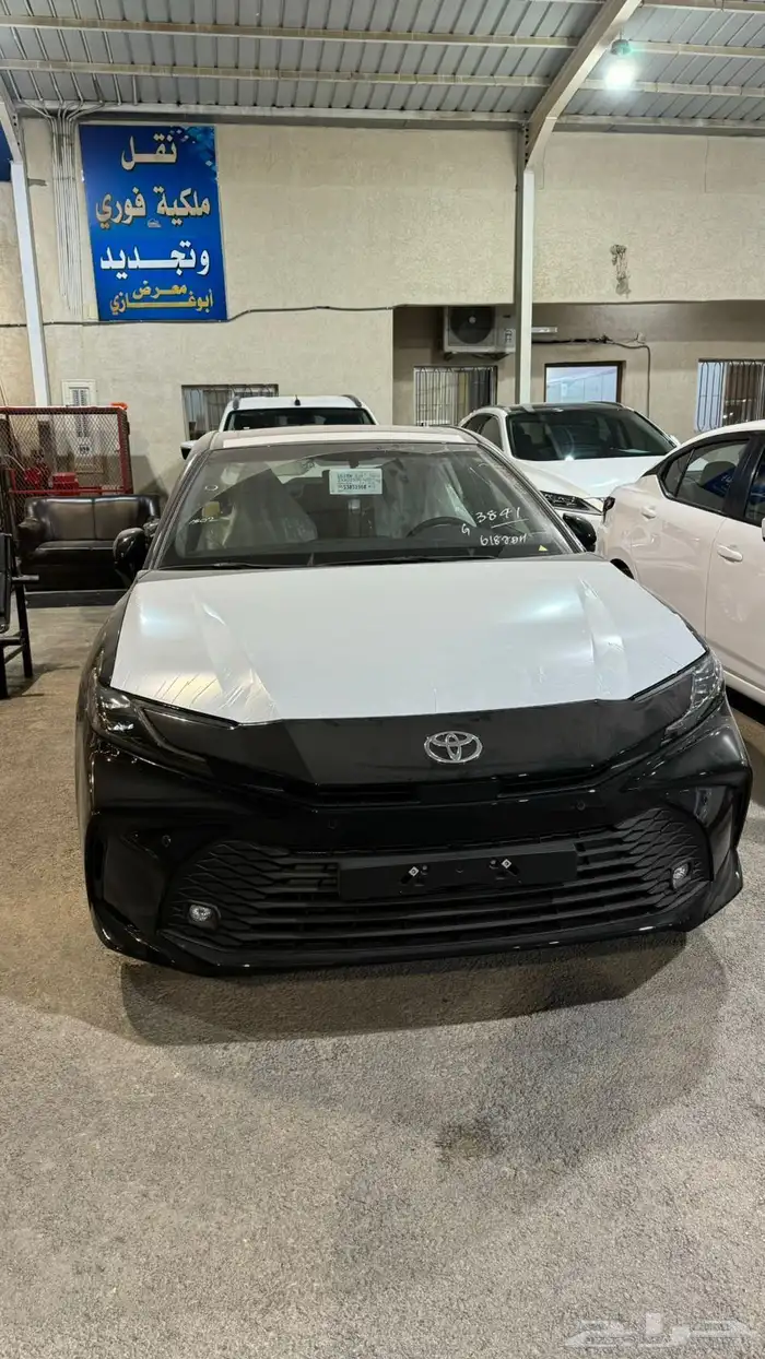 كامري LE نص فل 2025 بانزين اسود 3