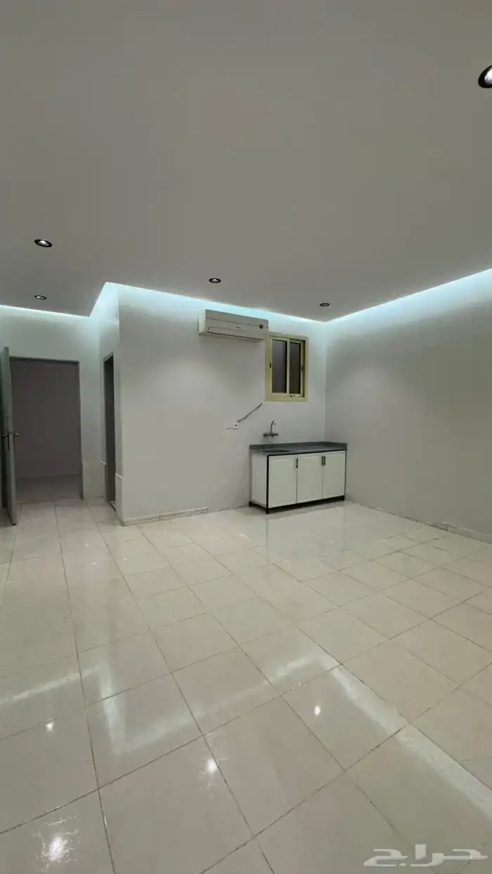 شقق عزاب للايجار حي الجنادرية 0