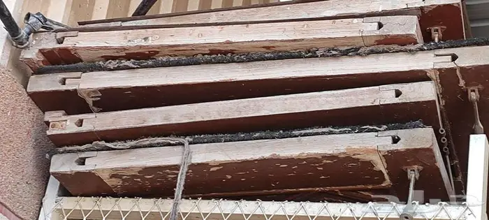 ثلاثة أبواب خشب 0