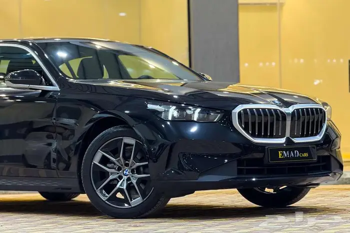 BMW 520i LAXURY 2025 اسود 1