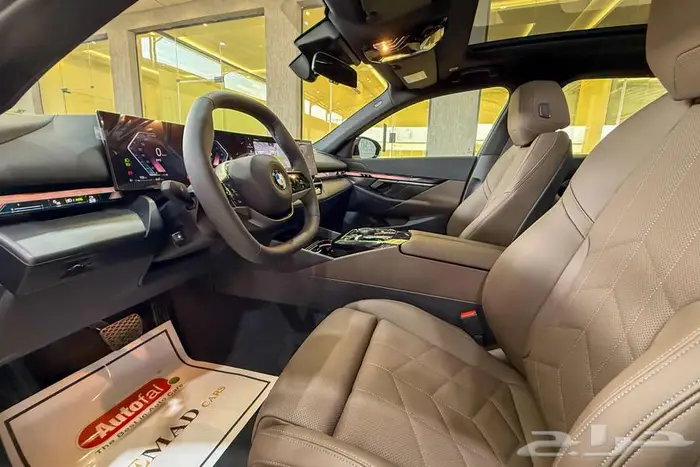 BMW 520i LAXURY 2025 اسود 8