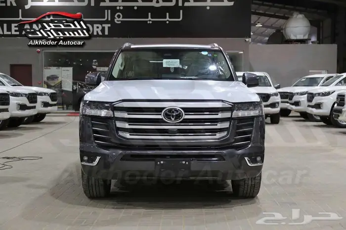 تويوتا لاندكروزر GXR L4 2025 لدى شركة عبدالمجيد الخضر 0