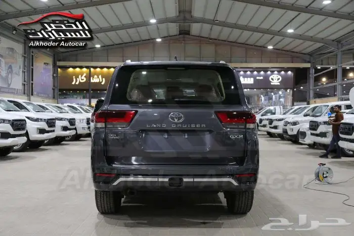 تويوتا لاندكروزر GXR L4 2025 لدى شركة عبدالمجيد الخضر 4