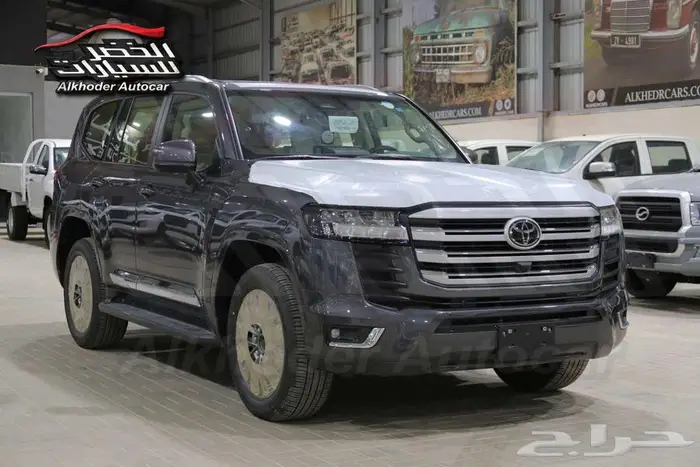 تويوتا لاندكروزر GXR L4 2025 لدى شركة عبدالمجيد الخضر 1