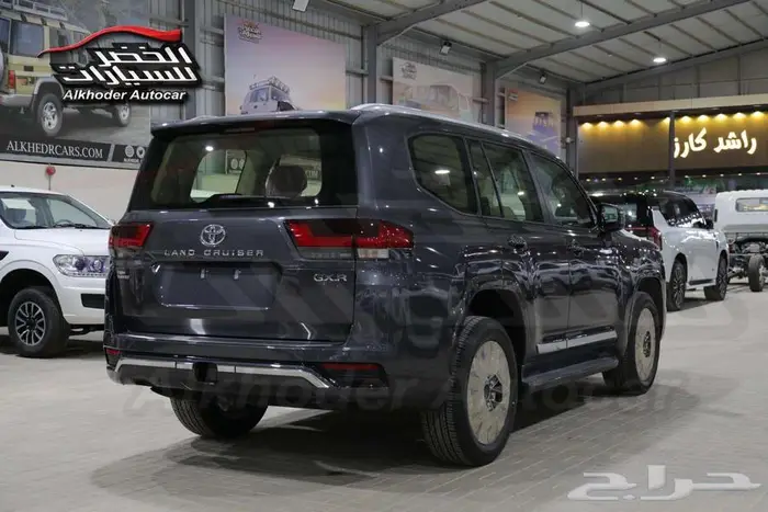 تويوتا لاندكروزر GXR L4 2025 لدى شركة عبدالمجيد الخضر 5