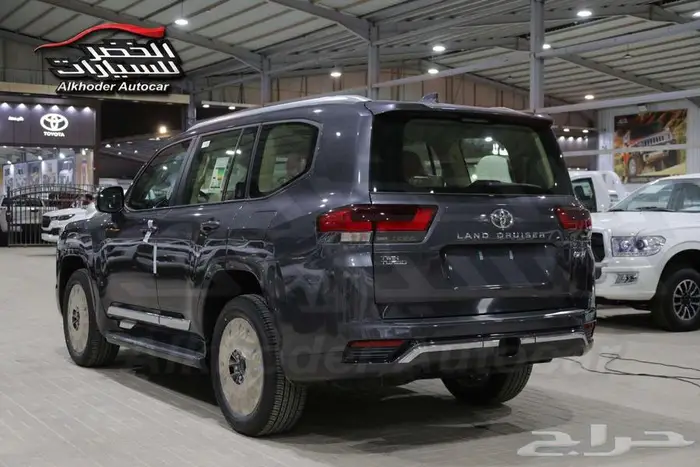 تويوتا لاندكروزر GXR L4 2025 لدى شركة عبدالمجيد الخضر 6