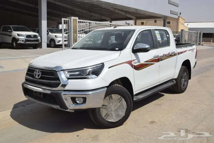 تويوتا هايلكس 2025 بنزين فل كامل بصمه و مفتاح اقل سعر 3