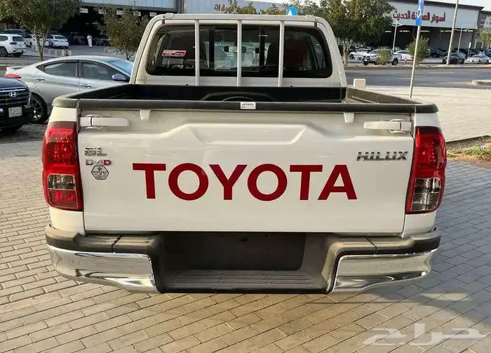 تويوتا هايلوكس غمارتين GL ديزل 2025 اصفار سعودي 5