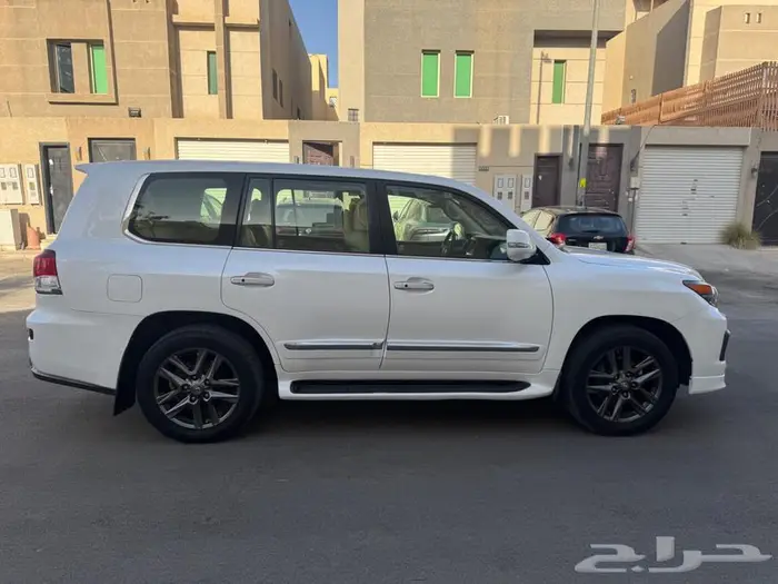 لكزس LX570 موديل 2009 م عداد 263 الف كلم 8
