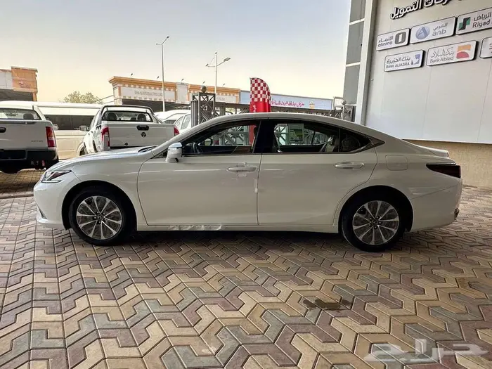 لكزس اي اس 250 AA استاندر 2025 سعودي 6