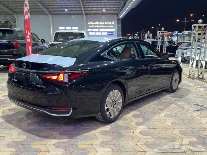 لكزس اي اس 250 AA استاندر 2025 سعودي 4