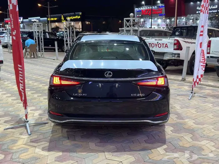 لكزس اي اس 250 AA استاندر 2025 سعودي 9