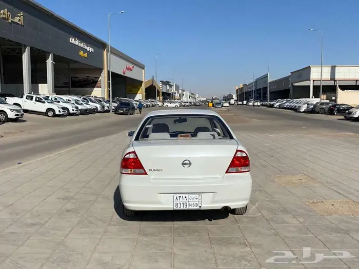 نيسان صني ستاندر 2011 4