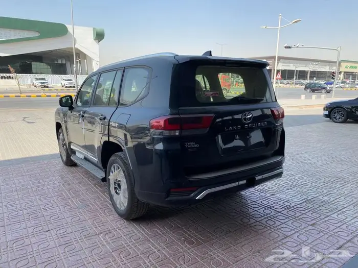تويوتا لاندكروزر GXRL4 بنزين 2025 6