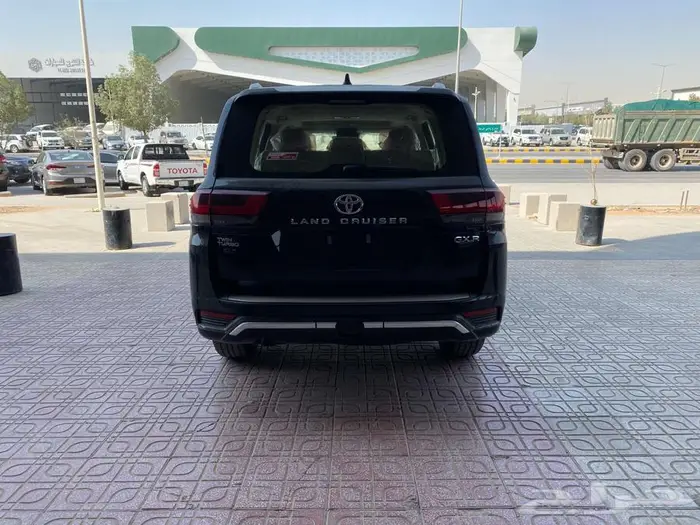 تويوتا لاندكروزر GXRL4 بنزين 2025 7