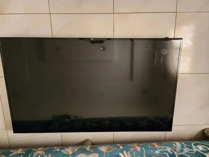 طاولة بلازما و سرير اطفال متنقل و الواح نكر وطاووس 3