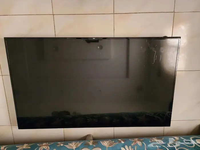 طاولة و العاب و شاشه للبيع 0