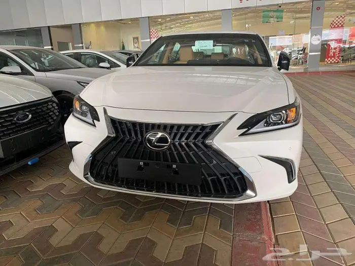 لكزس اي اس 250 AAابيض واسود سعودي2025 5