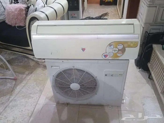 مجلس مكون 2 كرسي وكنبة 3 اشخاص   مكيفات 5