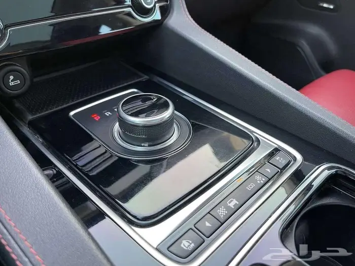 جاكوار F PACE 2020 16