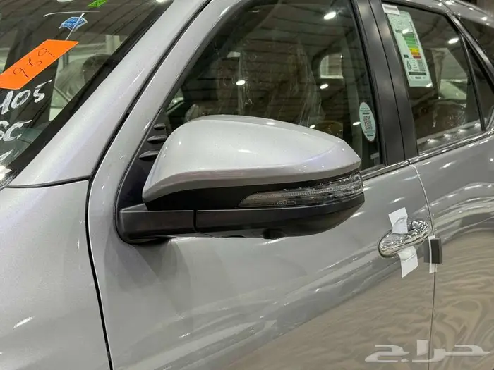 فورتشنر 6 سلندر 2025 بنزين (عليها ملاحظة خفيفة) بطاقة جمركية 21