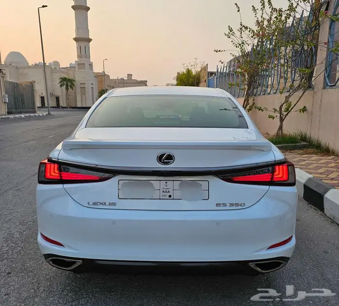 لكزس ES 350 اف سبورت 2023 وكالة 6