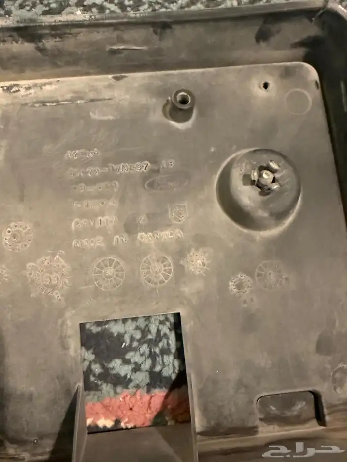 شمعات وقطع فورد فكتوريا 2011 أصليه 4