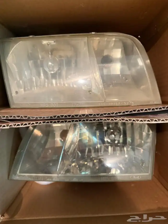 شمعات وقطع فورد فكتوريا 2011 أصليه 2