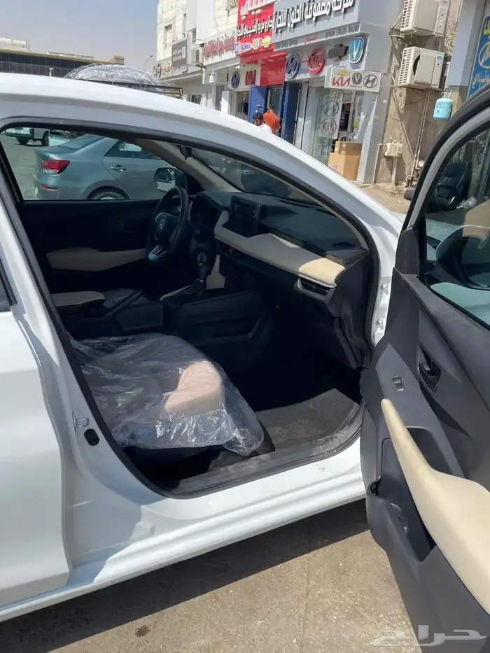 تويتا ياريس 2023 10