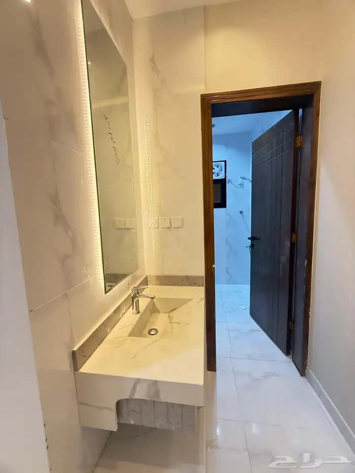 للبيع شقه دور ارضي بايكه سياره 6 غرف تشطيب مودرن 12
